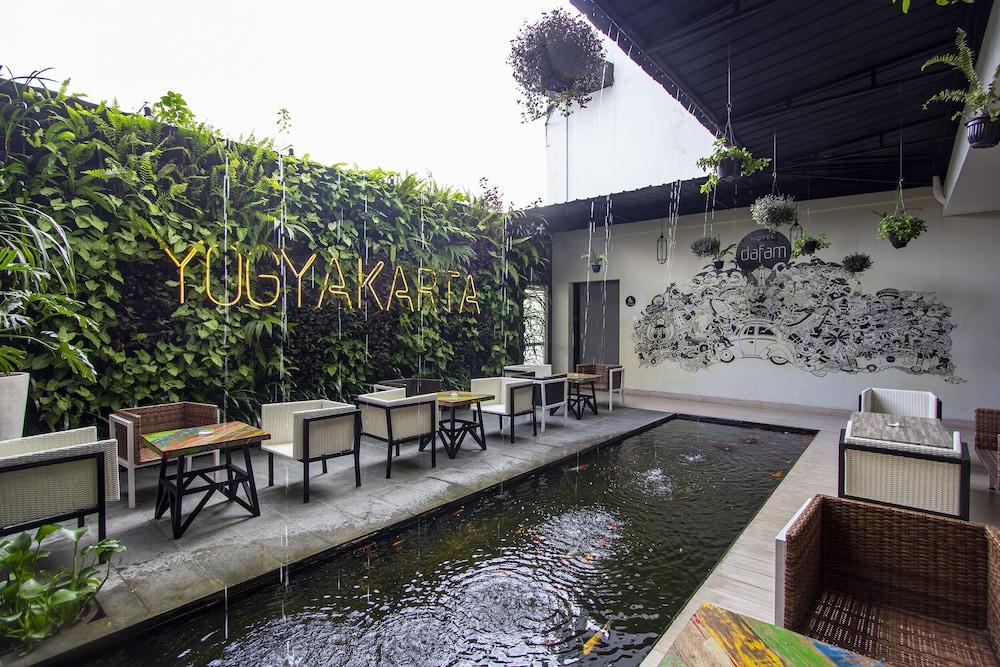 Hotel Fortunagrande Seturan Yogyakarta Maguwo Buitenkant foto