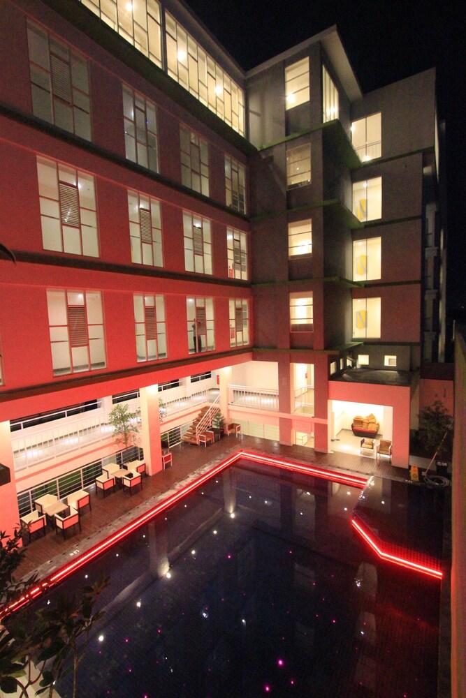 Hotel Fortunagrande Seturan Yogyakarta Maguwo Buitenkant foto