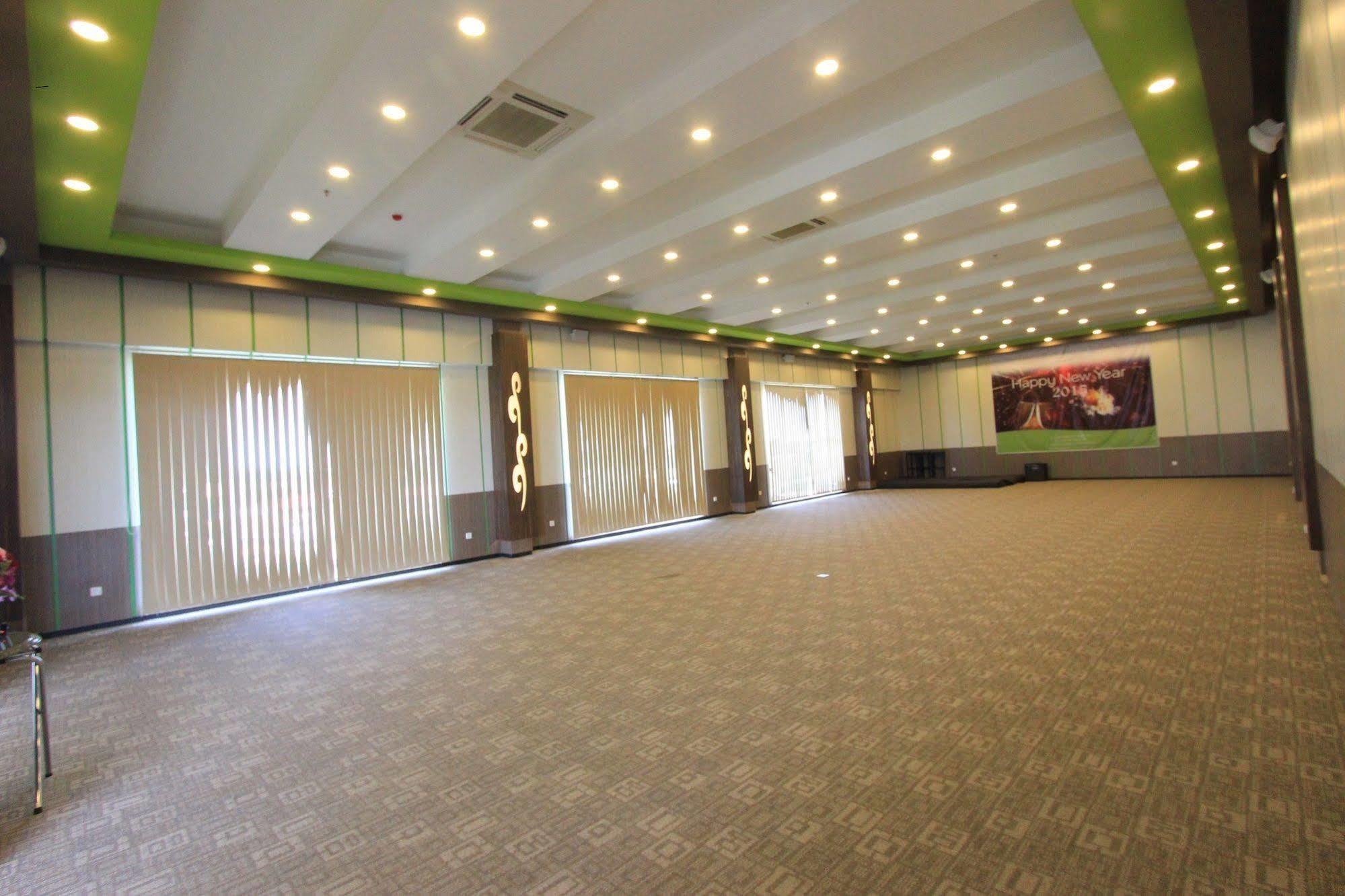 Hotel Fortunagrande Seturan Yogyakarta Maguwo Buitenkant foto